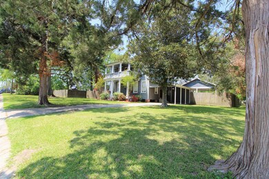 125 e 8th St - Left side of house