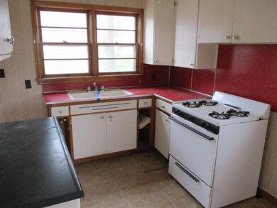 424 S Pine St, Wapakoneta, OH 45895 - photo 4