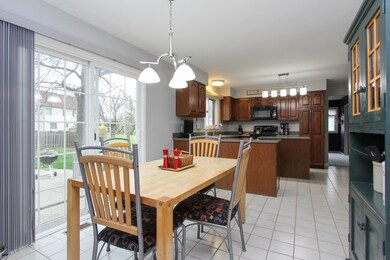 Kitchen Eating Area