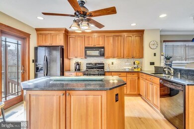 503 Valley Dr SE, Vienna, VA 22180 - photo 4