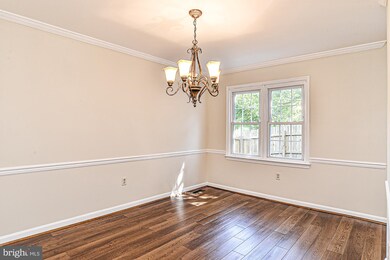 4002 Hunting Pines Ct, Fairfax, VA 22032 - photo 6
