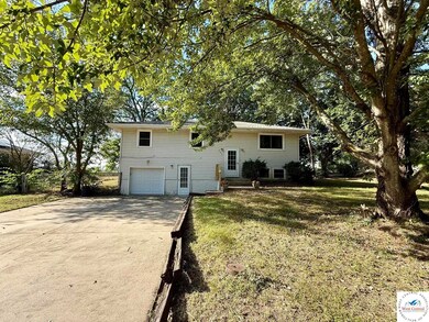 906 Willow St, Clinton, MO 64735 - photo 2