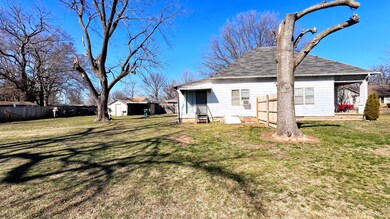 802 1st Ave, Monett, MO 65708 - photo 2