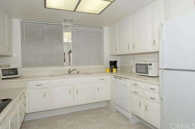 CONVENIENT KITCHEN WITH DISHWASHER AND ROOM FOR EV
