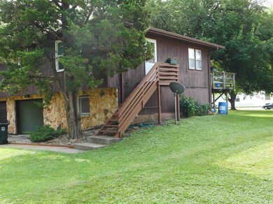 2302 W 3rd St unit 2, Cedar Falls, IA 50613 - photo 4