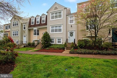 2357 Hunters Square Ct, Reston, VA 20191 - photo 2