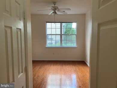 12945 Centre Park Cir unit 105, Herndon, VA 20171 - photo 3