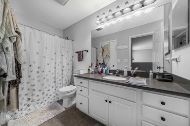 605 S Jade Ln unit 904, Round Lake, IL 60073 - photo 6