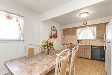 27 Juniper Rd, Port Washington, NY 11050 - photo 5