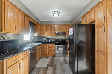 116 Edgewood Rd NW, Cedar Rapids, IA 52405 - photo 7
