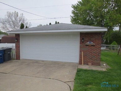 Detached 2.5 Car Garage