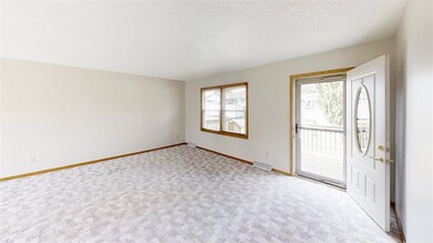 3909 Monterey Dr, Waterloo, IA 50701 - photo 2