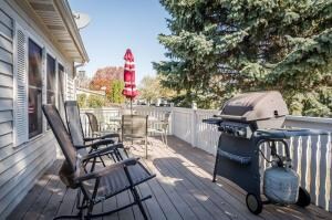 Deck in front