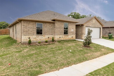 908 Avagail Ave, Springtown, TX 76082 - photo 2