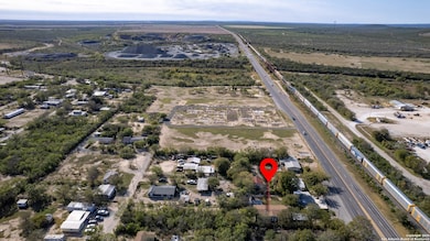 209 U S 90, Uvalde, TX 78801 - photo 2
