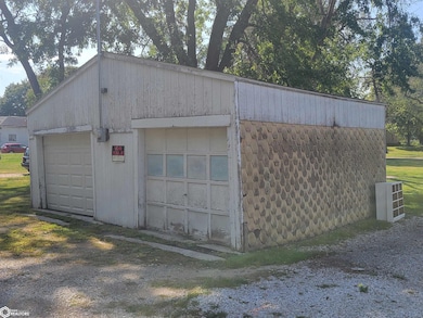 312 S Cadwell Ave, Eagle Grove, IA 50533 - photo 3