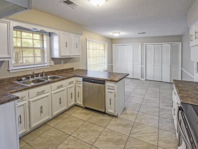 6302 Kingscrest Ln, Memphis, TN 38115 - photo 5