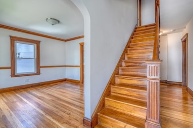 328 Vermont St, West Roxbury, MA 02132 - photo 2