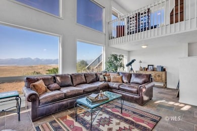 Expansive Windows