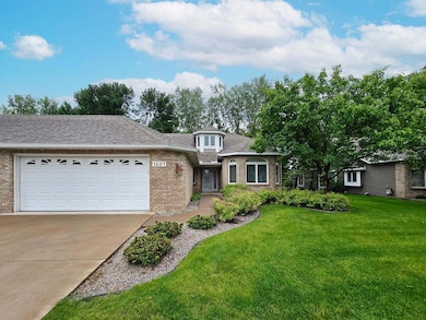 1207 Silverthorn Ct, Saint Paul, MN 55126 - photo 2