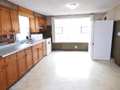 174 Dracut St, Methuen, MA 01844 - photo 4