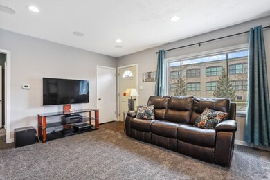 196 E 24th St, Holland, MI 49423-1