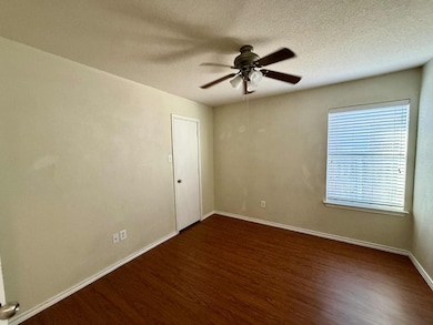 900 Timber Oaks Ln, Arlington, TX 76010 - photo 4