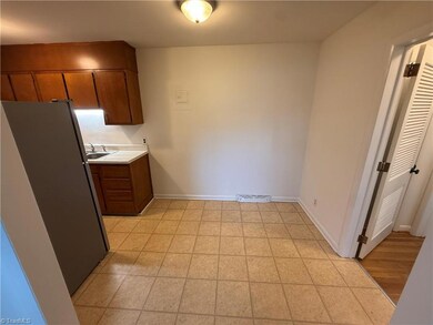 1608 W Northwest Blvd unit D, Winston Salem, NC 27104 - photo 5