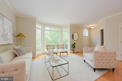 9996 Cyrandall Dr, Oakton, VA 22124 - photo 5