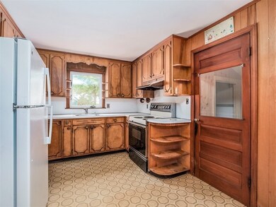 136 Glenmere St, Lowell, MA 01852 - photo 5