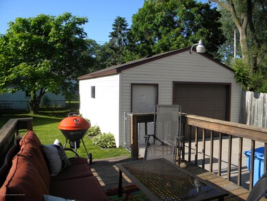 916 Sparrow Ave, Lansing, MI 48910 - photo 4