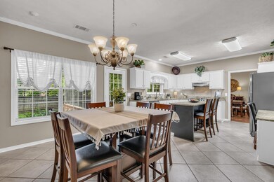 6 KITCHEN + BREAKFAST