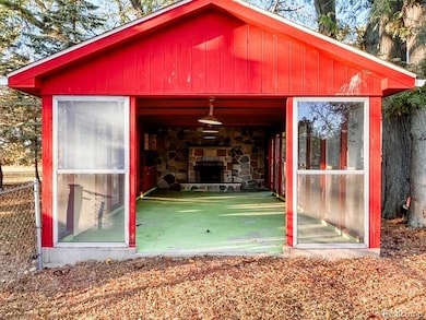 601 N Grand Ave, Fowlerville, MI 48836 - photo 7