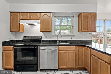 8438 Kings Meade Way, Columbia, MD 21046 - photo 7