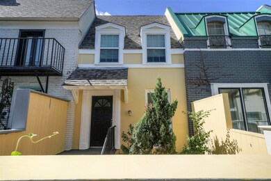 Entrance with private Courtyard
