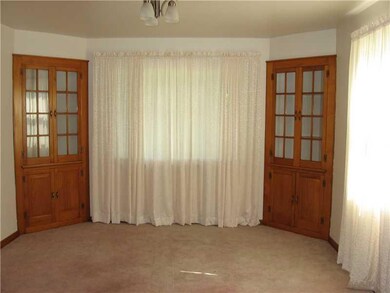 Dining Room. 11x13 - Wood built -ins