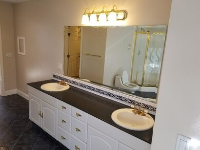 16 Hamlet Ct, Bristol, RI 02809 - photo 3