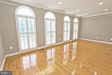 4083 Walnut Cove Cir, Fairfax, VA 22033 - photo 5