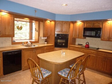 142 Hillside Dr, Lords Valley, PA 18428 - photo 6