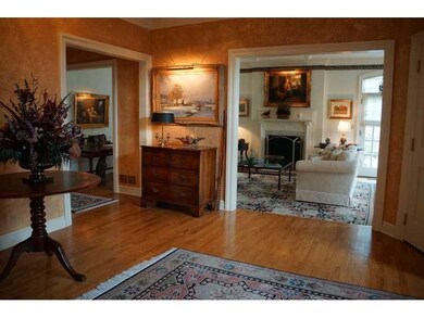 Entry/Foyer.