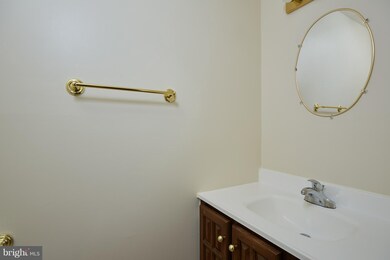 18779 Summer Oak Ct, Germantown, MD 20874 - photo 4