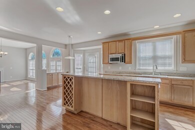 2072 Powells Landing Cir, Woodbridge, VA 22191 - photo 7