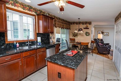 4 Rotterdam Dr, Glenmont, NY 12077 - photo 4