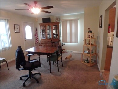 Living room but seller currant use as a dining roo