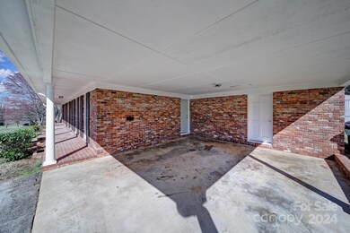 914 Valley St, Statesville, NC 28677 - photo 3