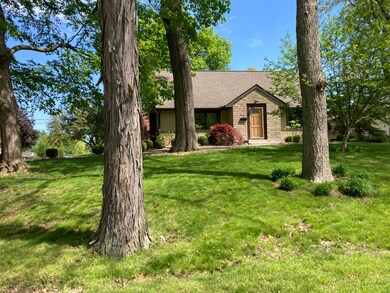 686 E Cooke Rd, Columbus, OH 43214 - photo 2