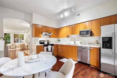 18258 NE 96th Way unit 103, Redmond, WA 98052 - photo 3