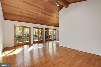 8903 Footstep Ct, Annandale, VA 22003 - photo 5