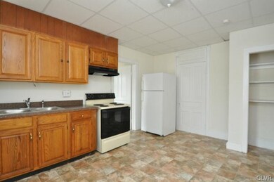 661 Main St unit 4, Slatington, PA 18080 - photo 3