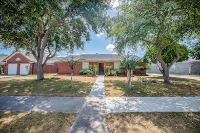 13211 Rosstown Dr, Sugar Land, TX 77478 - photo 4